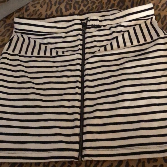 American Eagle Outfitters size XL black & white skirt striped zip front - Picture 4 of 10